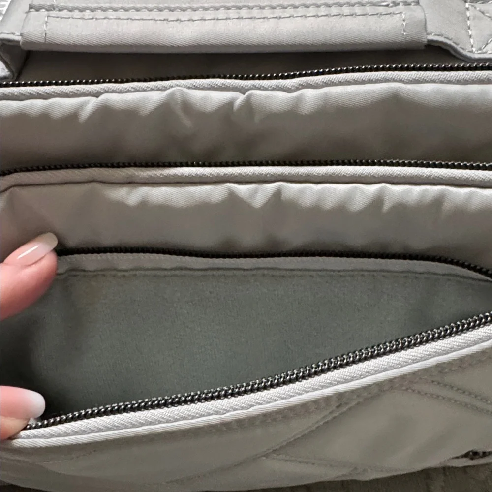 NWT Lug Scoop SE Crossbody Bag - Cloud Grey - Picture 4 of 7